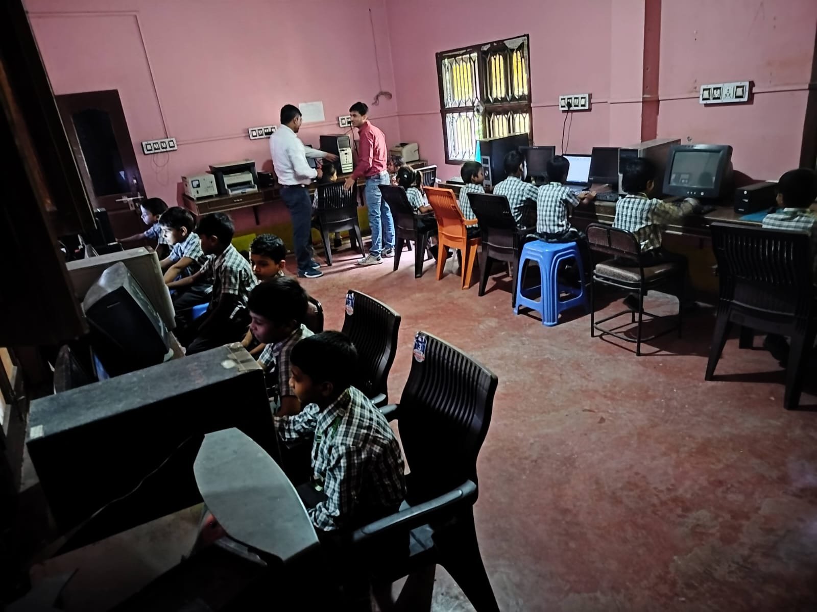Computer Lab at D.P.S. Maheshkhunt